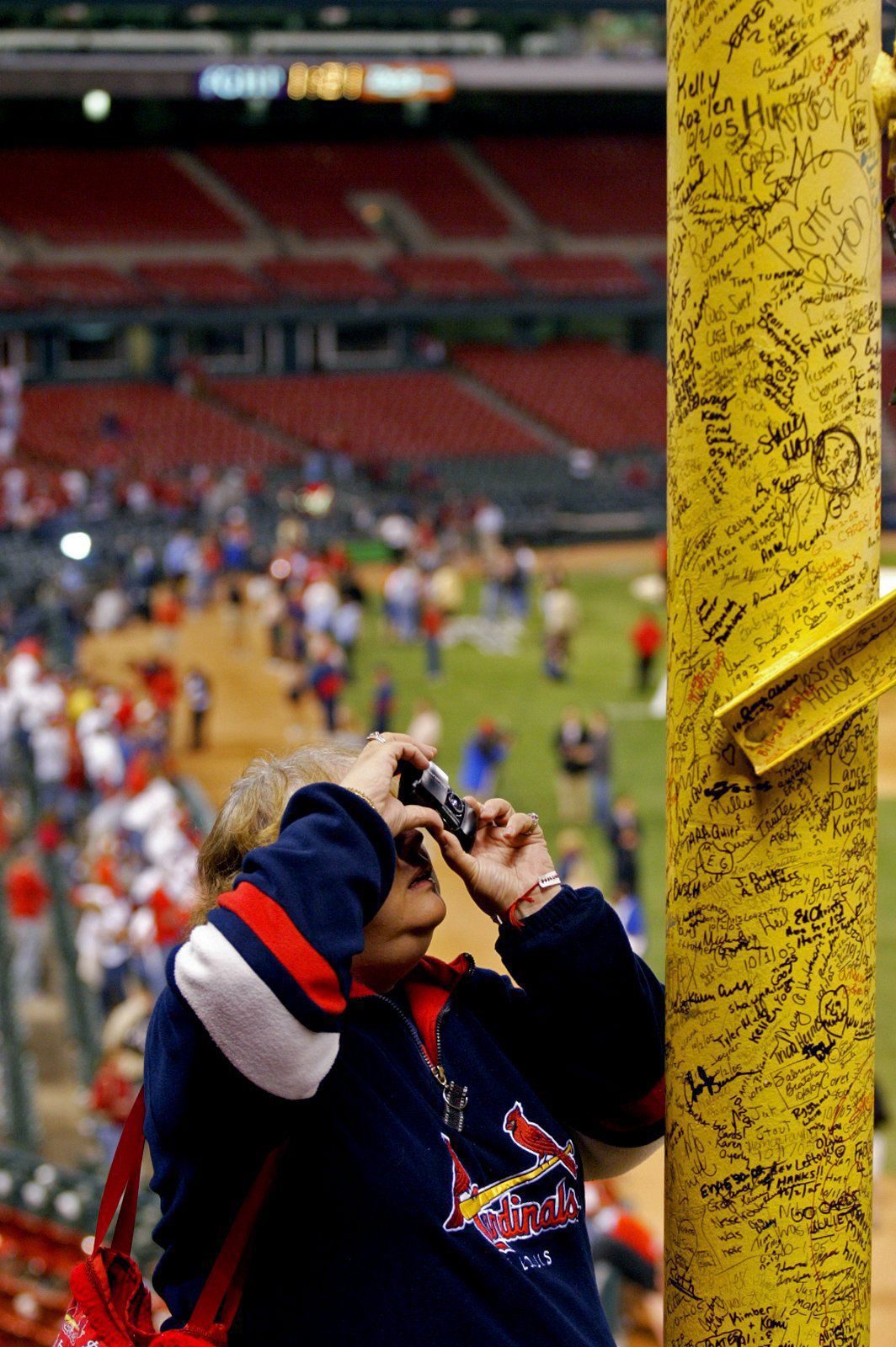 Foul pole